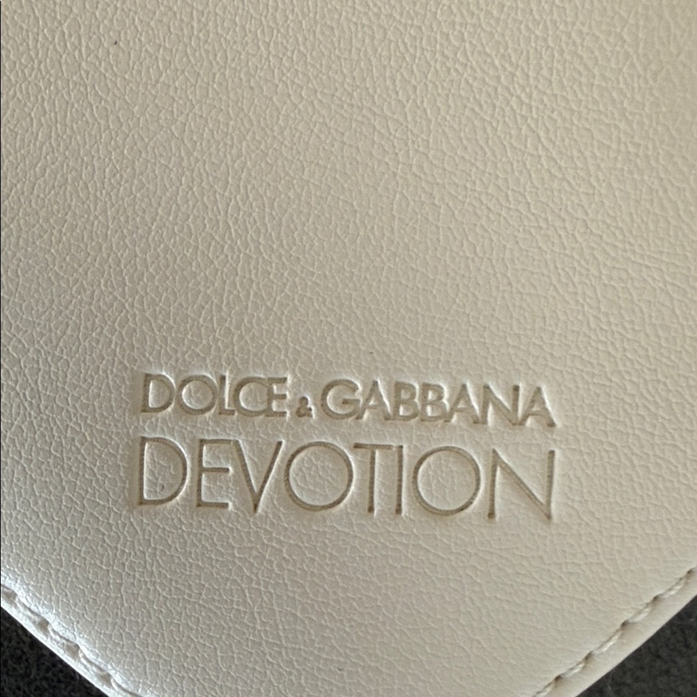 Dolce & Gabbana Devotion White Heart Wallet - Picture 2 of 9